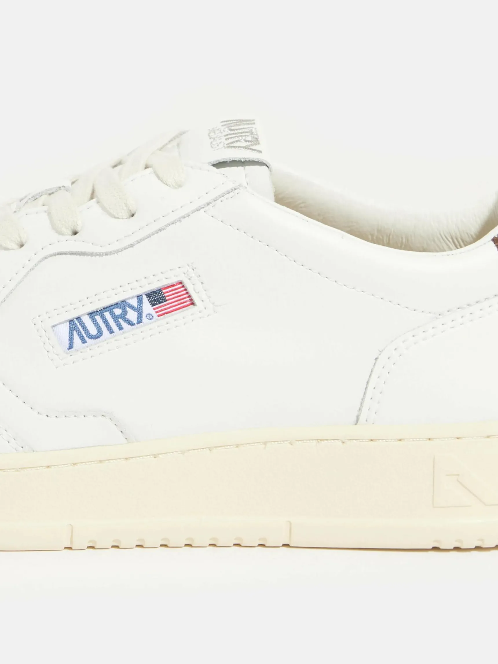 autry-medalist-low-voor-mannen-gJNWCUaQ-4.webp Online Autry Medalist Low Voor Mannen