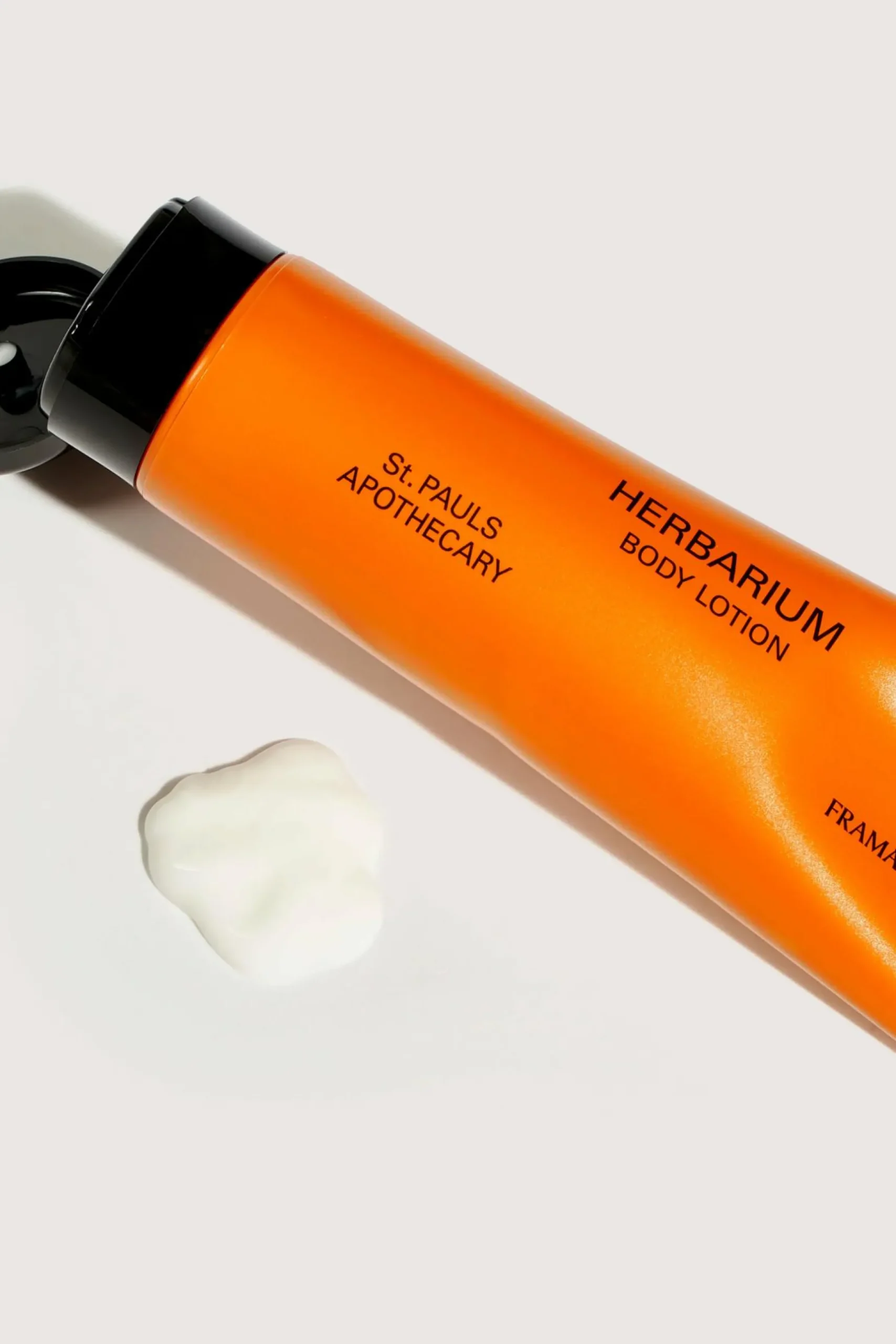 frama-herbarium-bodylotion-tub-DgDwPlFH-2.webp Fashion Frama Herbarium Bodylotion Tube