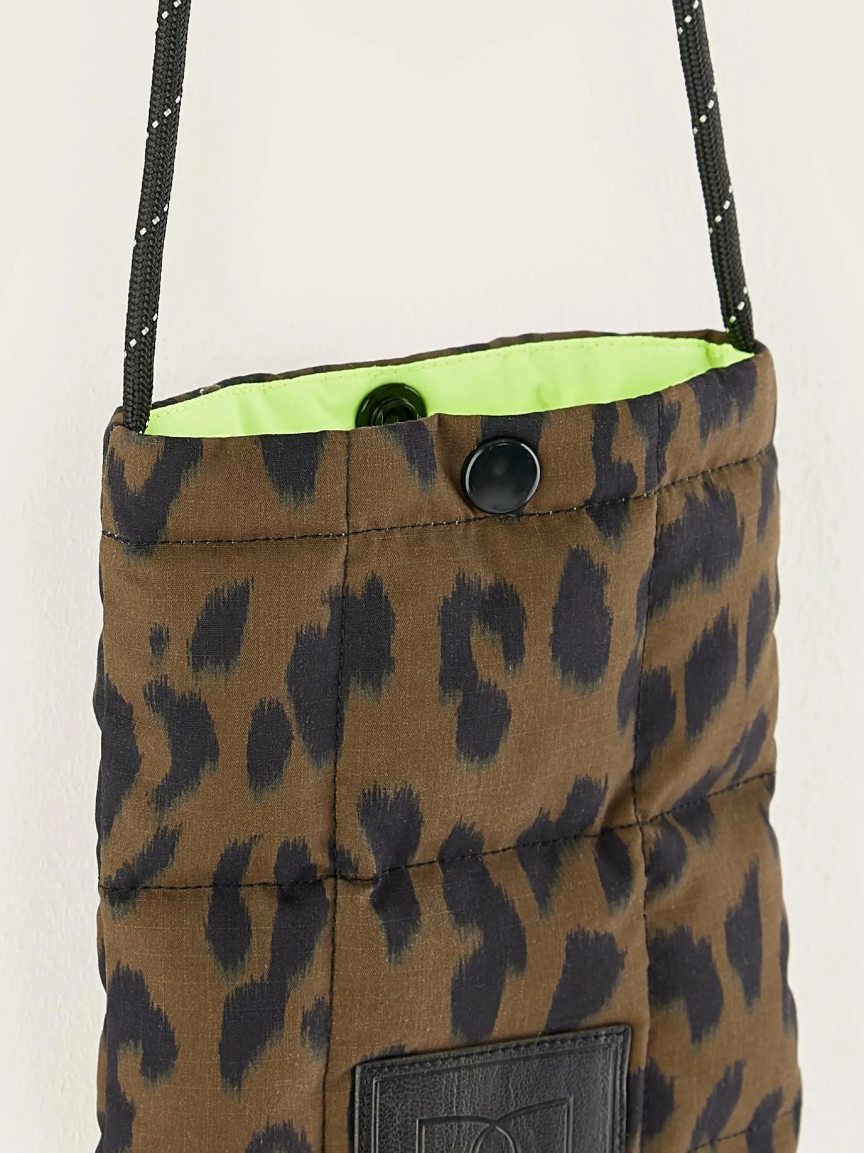 halo-telefoontas-UqxeWlip-3.webp Discount Bellerose Halo Telefoontas Coffee