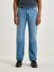 lee-west-jeans-ilVZYuHu-0.webp