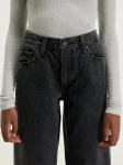levis-baggy-dad-jeans-GNYtSDOP-0.webp