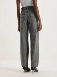 levis-baggy-dad-jeans-PEWnKiUo-0.webp