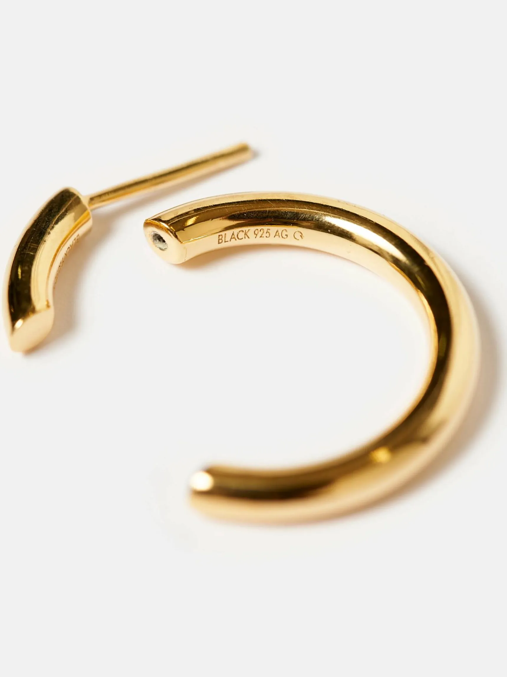 maria-black-disrupted-22-goude-TSgfSsxy-2.webp Discount Maria Black Disrupted 22 Gouden Hoepel Oorbel