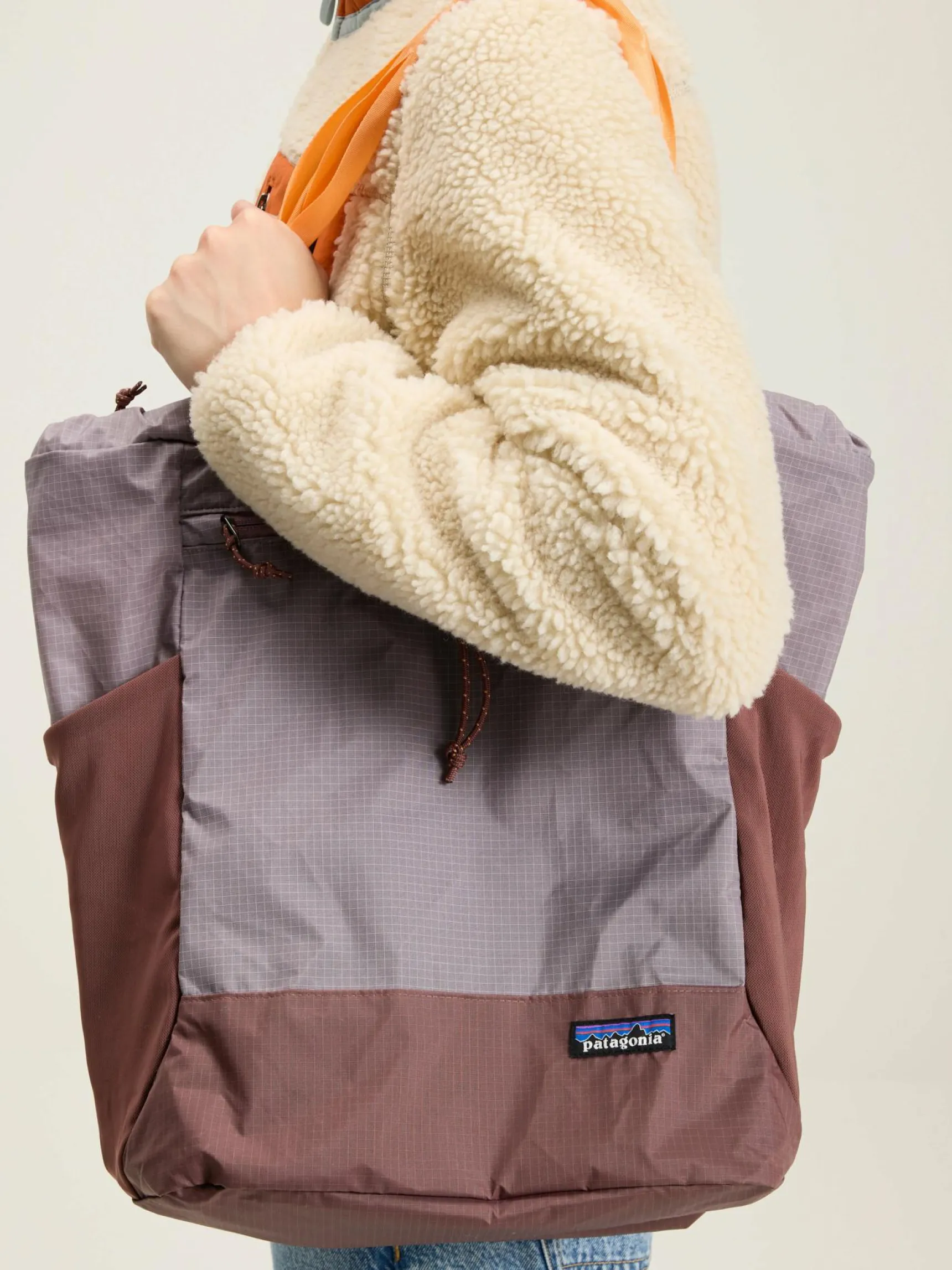 patagonia-ultralight-black-gol-yZHuRmLL-4.webp Hot Patagonia Ultralight Black Gole Tote Pack