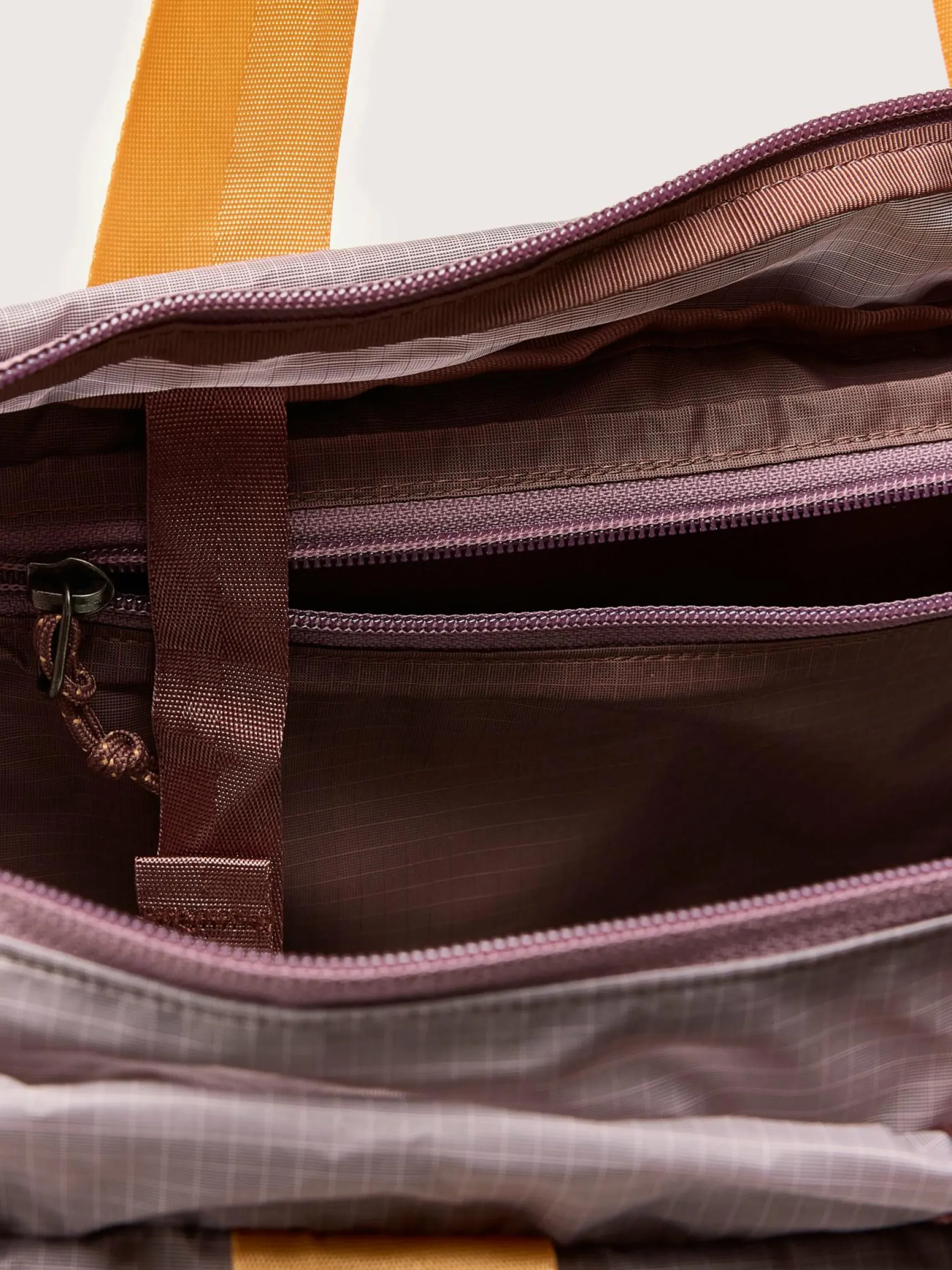 patagonia-ultralight-black-gol-yZHuRmLL-6.webp Hot Patagonia Ultralight Black Gole Tote Pack