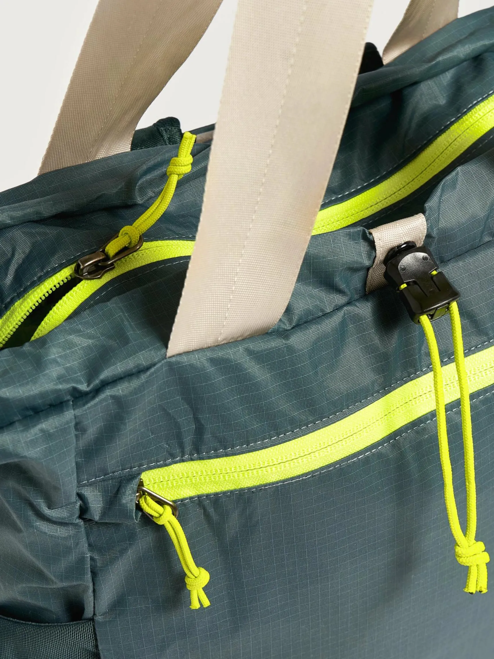 patagonia-ultralight-black-hol-Tuoaykgs-3.webp Sale Patagonia Ultralight Black Hole Tote Pack