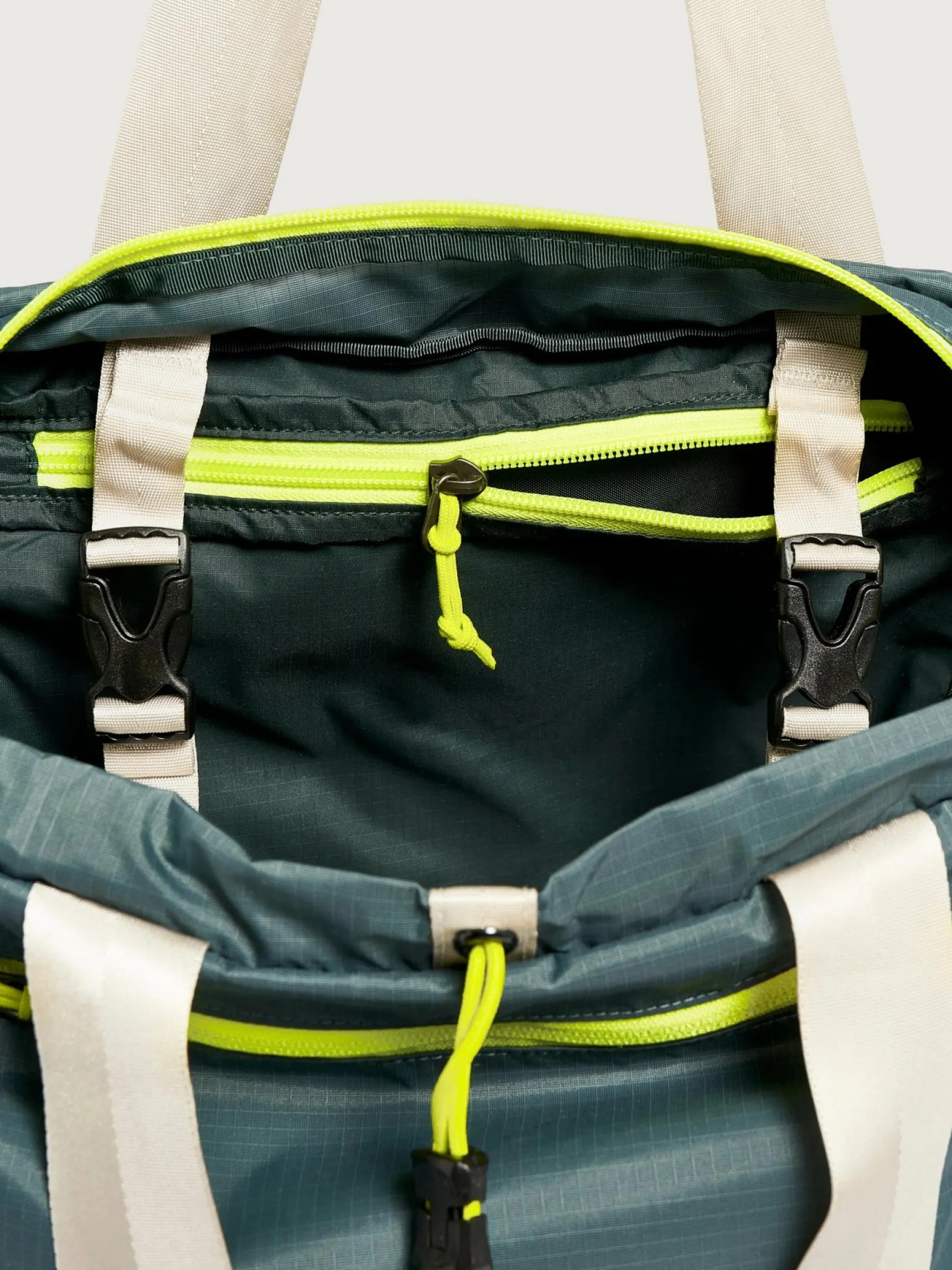 patagonia-ultralight-black-hol-Tuoaykgs-5.webp Sale Patagonia Ultralight Black Hole Tote Pack