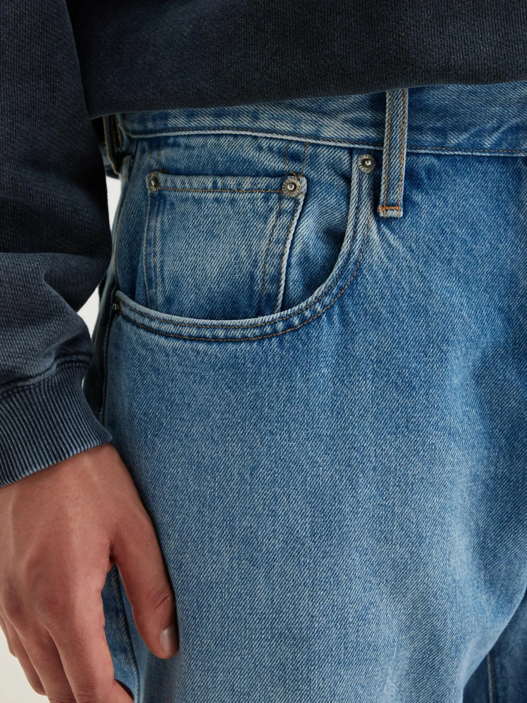 percy-dad-style-jeans-jpXsEPOV-2.webp Sale Bellerose Percy Dad-style Jeans Stone Wash