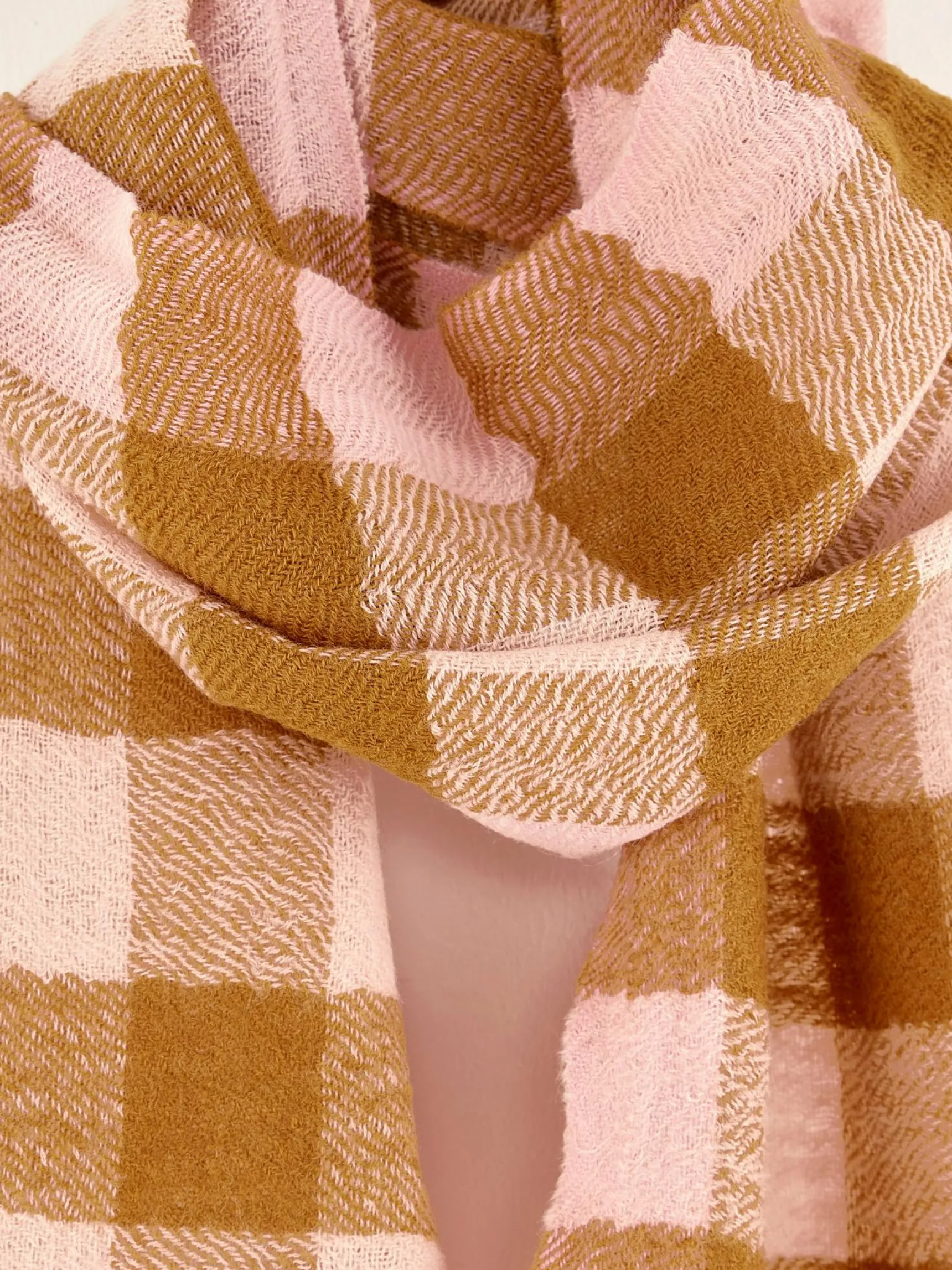 sidiki-geruite-sjaal-eagktqIz-2.webp Discount Bellerose Sidiki Geruite Sjaal Caramel / Light Rose