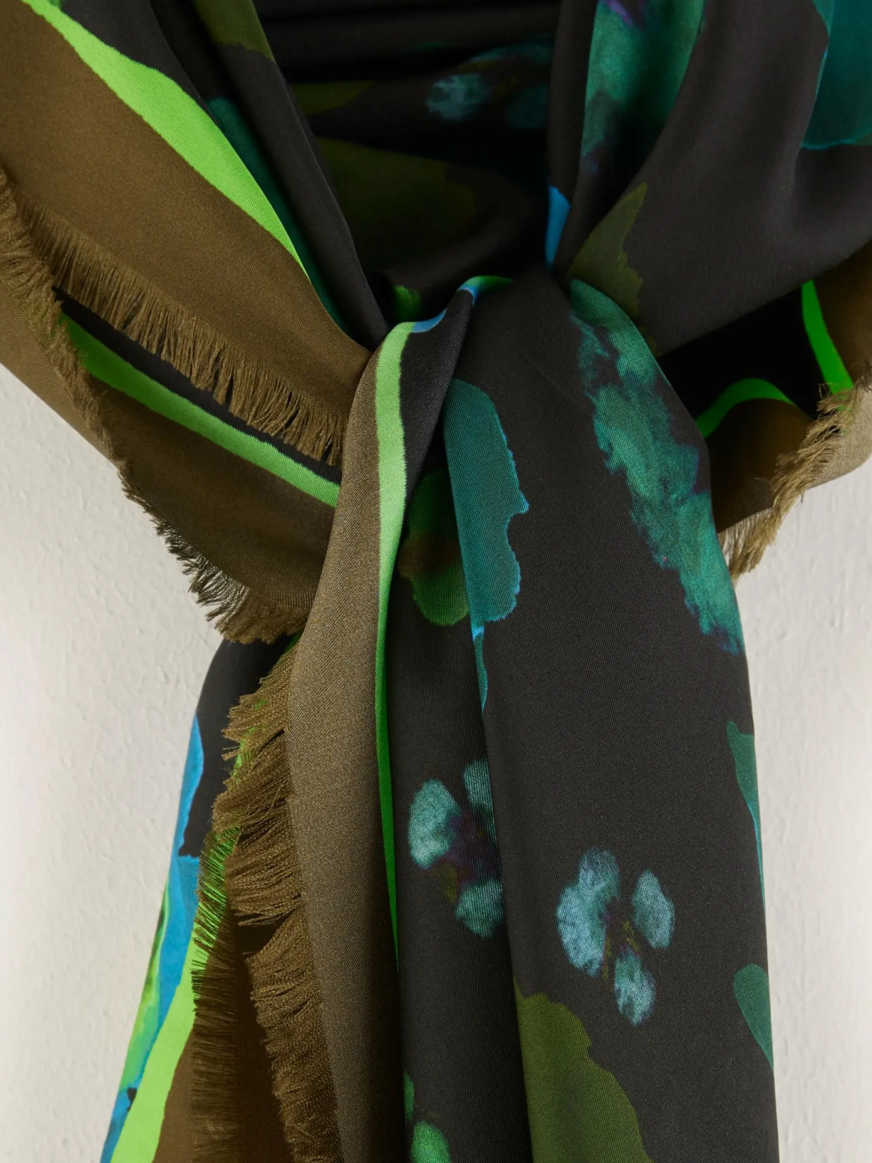 syvon-bloemige-sjaal-AadbtyuG-2.webp Outlet Bellerose Syvon Bloemige Sjaal