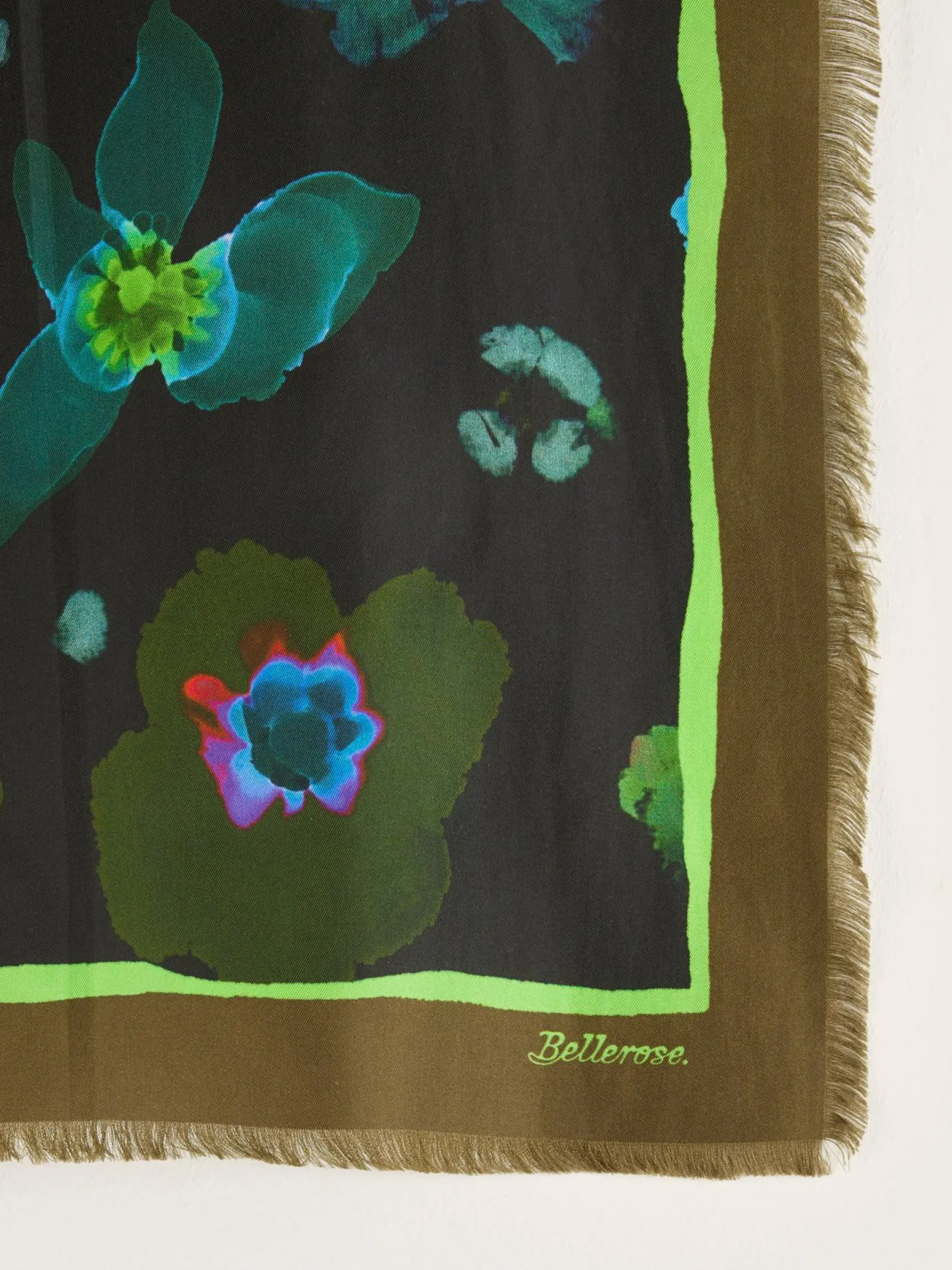 syvon-bloemige-sjaal-AadbtyuG-4.webp Outlet Bellerose Syvon Bloemige Sjaal