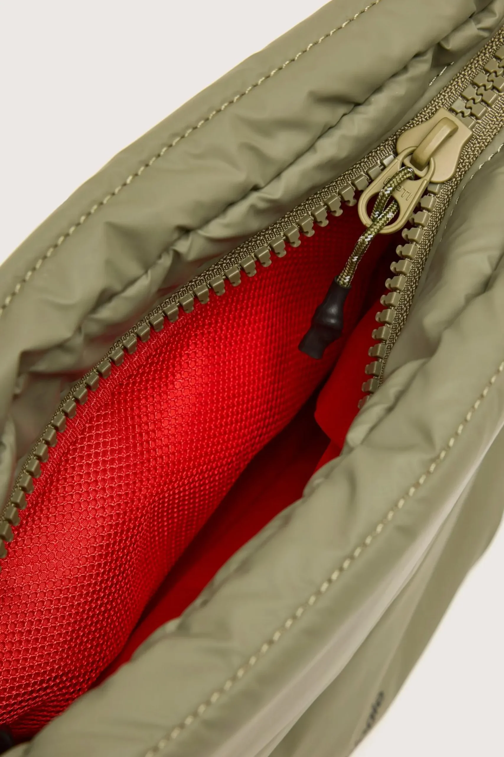 topologie-besace-puffy-sling-b-AsustITN-2.webp Clearance Topologie Besace Puffy Sling Bag